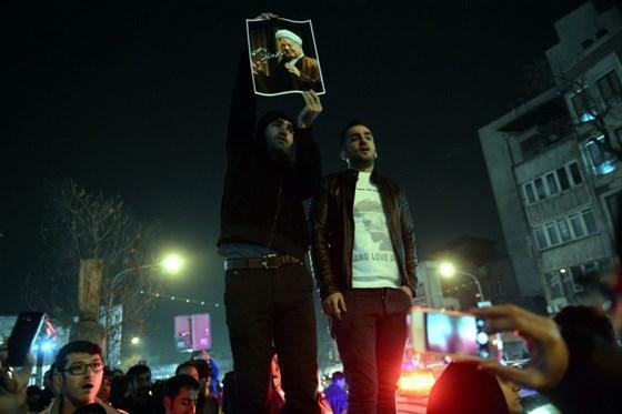 İran karıştı Sokaklara döküldüler
