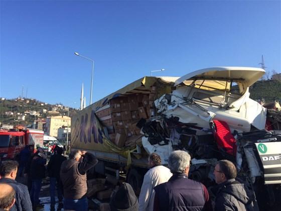 Yollar kan gölüne döndü: Ölü ve yaralılar var...