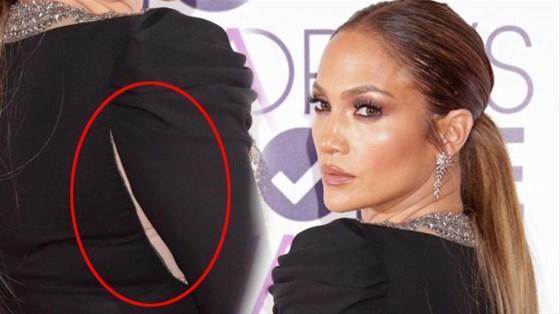 Jennifer Lopezin elbisesi yırtıldı