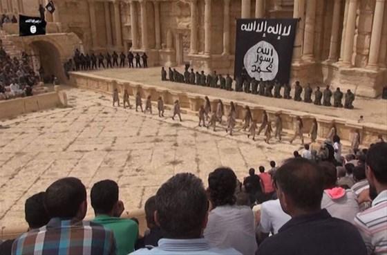 Son dakika IŞİD, Palmirada Roma Antik Tiyatrosunun bir bölümünü yok etti