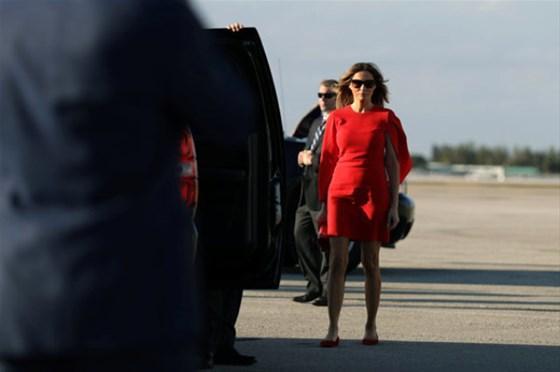 Beyaz Saraya yerleşmeyeceği söylenen Melania Trump, eşiyle seyahate çıktı