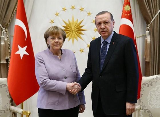 Almanya Başbakanı Merkel ile Erdoğan bir araya geldi