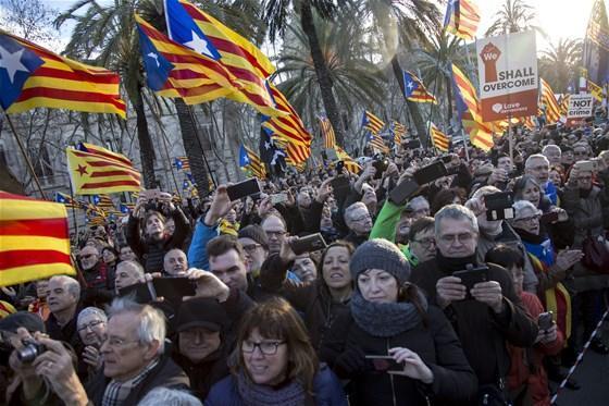 Katalonyadaki bağımsızlık girişimleri yargıda
