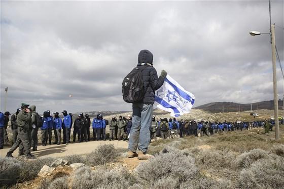 İsrailde tahliyeler başladı Ortalık yangın yeri
