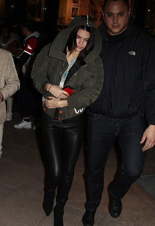 Kendall Jenner sevgilisiyle yakalandı