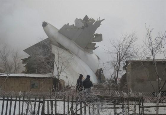 Türk kargo uçağı Kırgızistanda düştü Ölenler var...