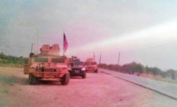 YPGliler Amerikan bayrağının arkasında poz verdi