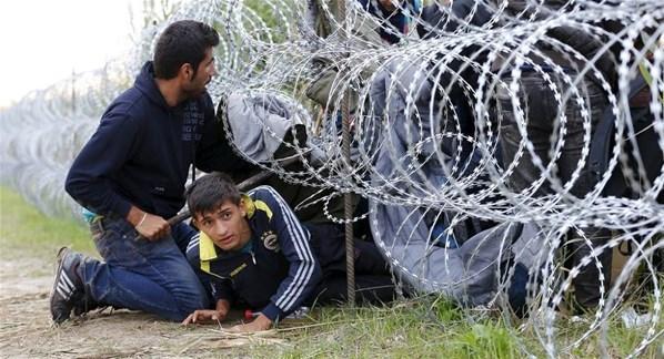 Macaristan, sığınmacılara tel örgülere elektrik verecek