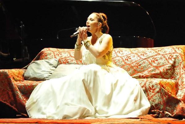 Sertab Erener, şarkılarının akustik sunumlarını yaptı