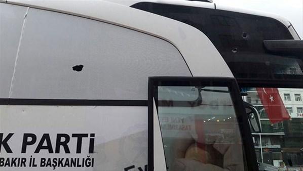 Diyarbakırda AK Parti otobüsüne taşlı saldırı