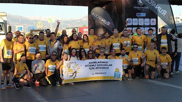 Otizmli çocukların eğitimi için Runatolia Maratonu’nda koştular