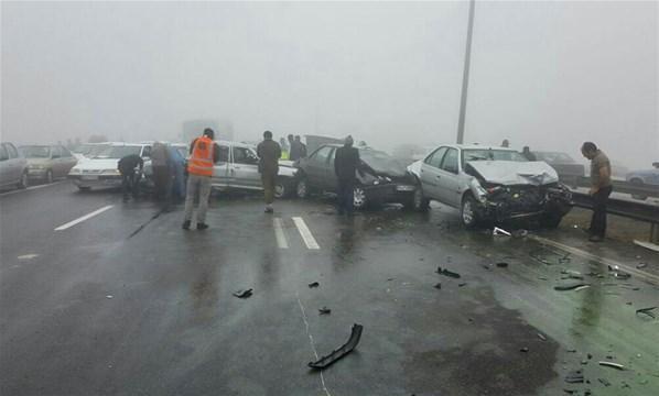 İranda yoğun sis nedeniyle yüzlerce araç birbirine girdi Onlarca yaralı