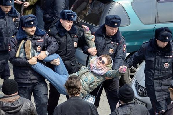 Rus muhalif lider Alexei Navalny gözaltına alındı