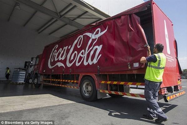Skandal Coca Cola kutusundan insan dışkısı çıktı