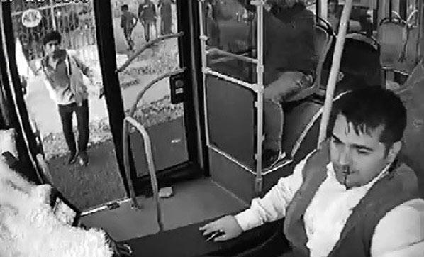 Antalyada halk otobüsüne taşlı saldırı