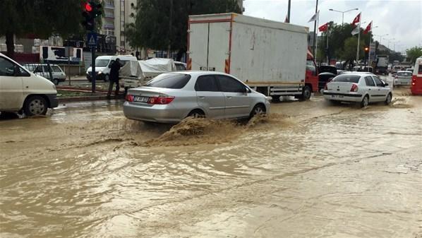 Mersinde yağış etkili oldu