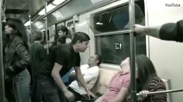 Metroya cinsel organlı koltuk koydular Ülke karıştı