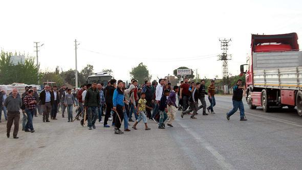 İzmir karıştı, yaralılar var 500 kişilik Suriyeli grup...