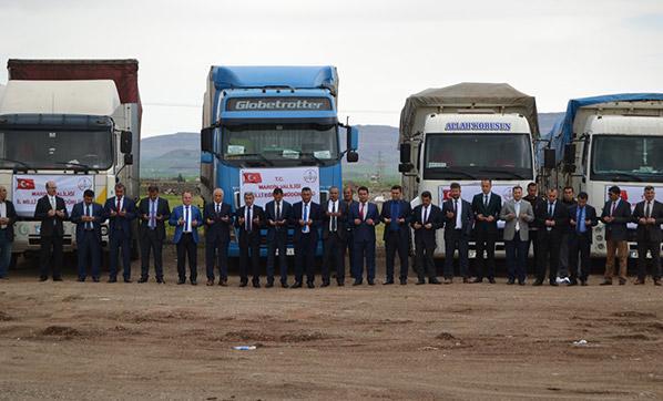 Mardin’den El-Bab’a 10 tır kırtasiye yardımı