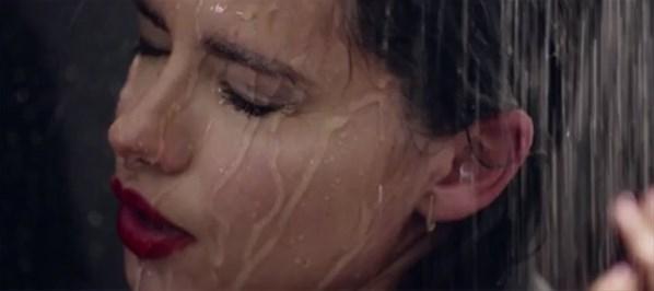 Adriana Limadan nefes kesen reklam