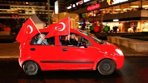 Delirdiler Türkler için çirkin kampanya