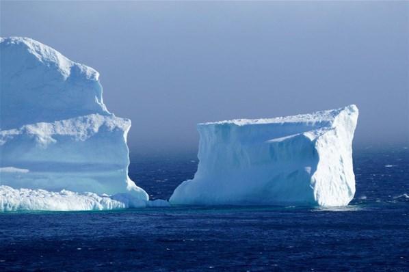 Kanadadaki dev buzdağından inanılmaz görüntüler