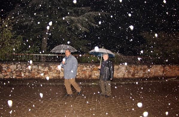 Türkiyede şaşırtan kar yağışı