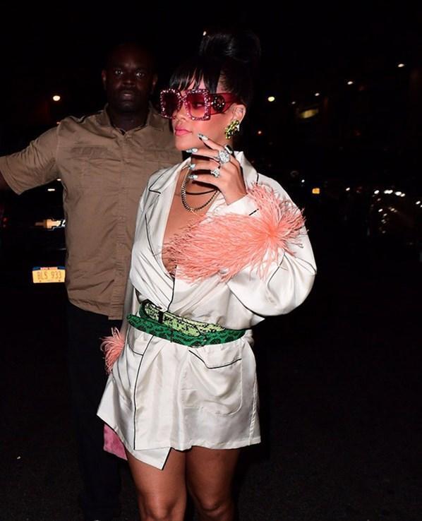 Parti kızı Rihanna nefes kesti