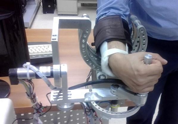 Teşhis koyup, tedavi yapabilen yerli robot üretildi