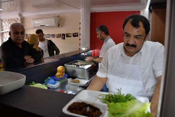 Ünlü oyuncu Vural Tantekin köfteci oldu