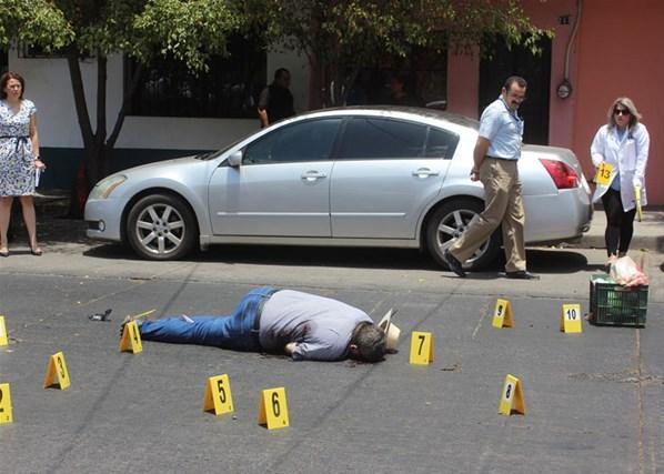 Suç örgütlerini araştıran gazeteci öldürüldü