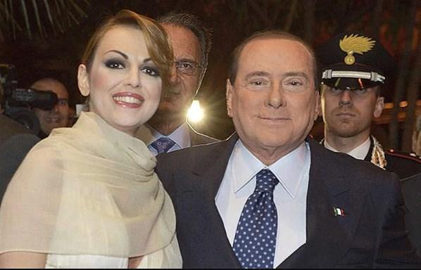 Berlusconiden Macrona haddini aşan sözler: Çok güzel bir annesi var