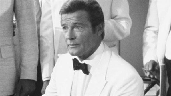 Dünyaca ünlü aktör Sir Roger Moore hayatını kaybetti