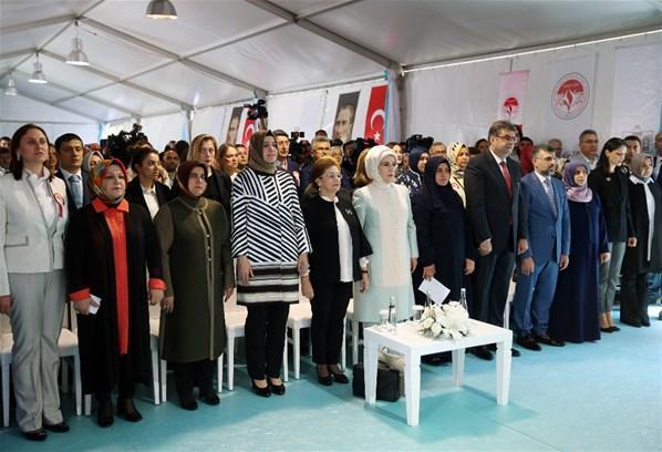 Emine Erdoğan: Dostluk eli uzatıyoruz