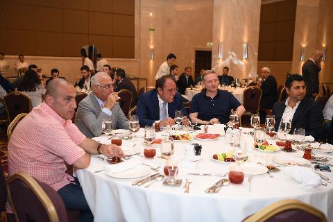 Başkan Demirörenden futbol ailesine iftar yemeği