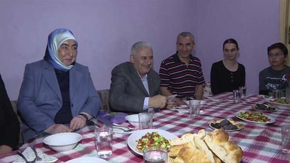 Başbakan Yıldırım’dan Sancaktepe’deki aileye iftar ziyareti