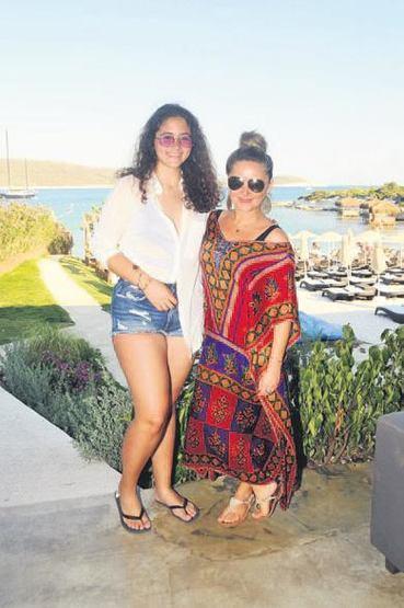 Pınar Aylinin kızı annesini geçti