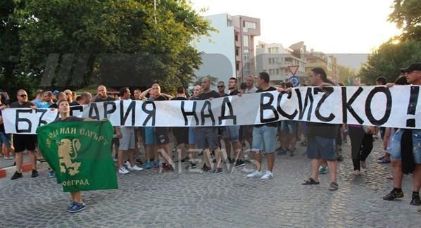 Bulgaristanda tehlikeli gerginlik: Irkçılar Türk mahallelerini kuşattı
