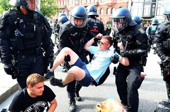 G20 zirvesi başladı Almanyada polisle çatışma