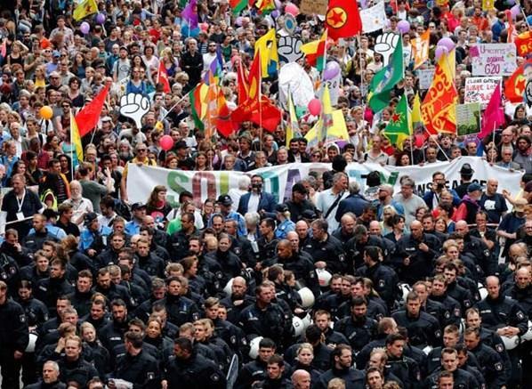 PKK paçavralarıyla sokağa çıktılar