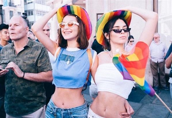 Kendall Jenner ve Bella Hadidin Mikonos tatili