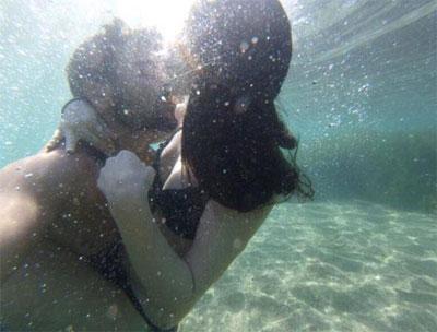Su altında aşka geldiler
