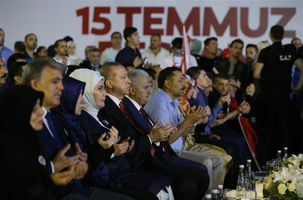 Cumhurbaşkanı Erdoğan: Hainlerin kafasını kopartacağız