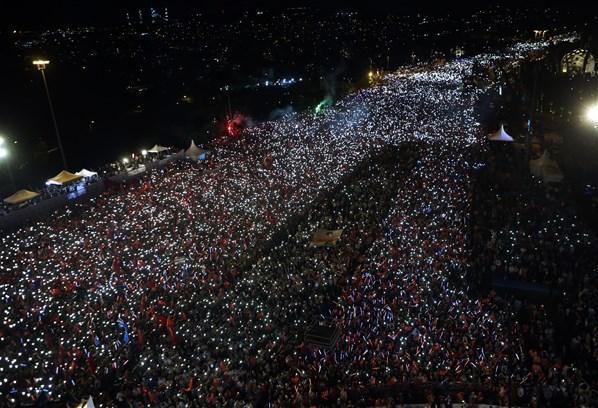 Cumhurbaşkanı Erdoğan: Hainlerin kafasını kopartacağız