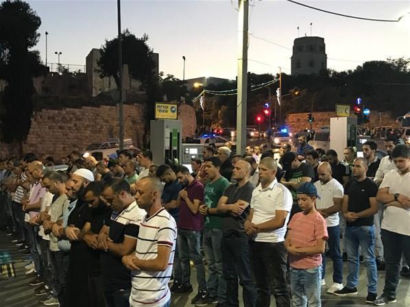 İsrail polisinden Mescid-i Aksaya gelenlere müdahale