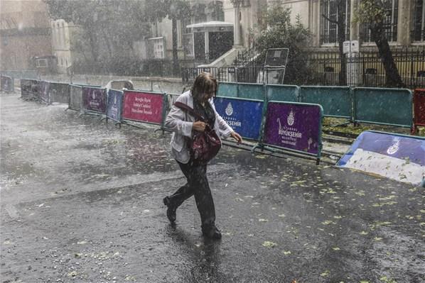 Kuvvetli sağanak yağış İstanbulu esir aldı