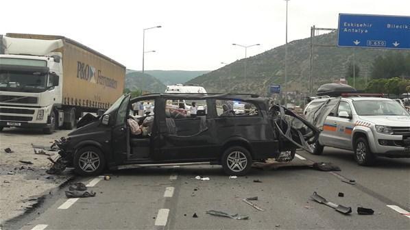 Bilecikte trafik kazası: 3 ölü, 2 yaralı