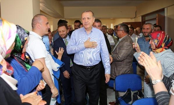 Cumhurbaşkanı Erdoğan, AK Parti Rize İl Başkanlığını ziyaret etti