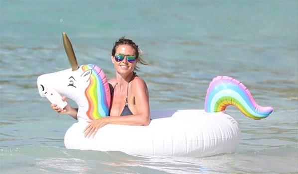Heidi Klum küçük sevgilisi ile tatilde böyle yakalandı