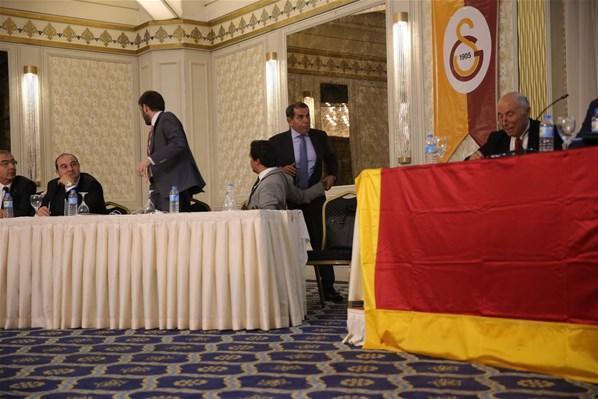 Dursun Özbek: Bu toplantı, tarihe kara leke olarak geçecek